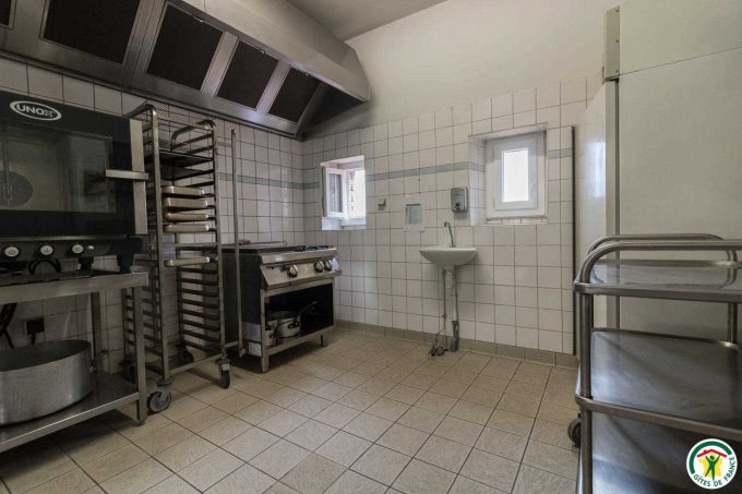 31G400525-c94a5a2f1b024d3a8b4aff4f0c66ca40