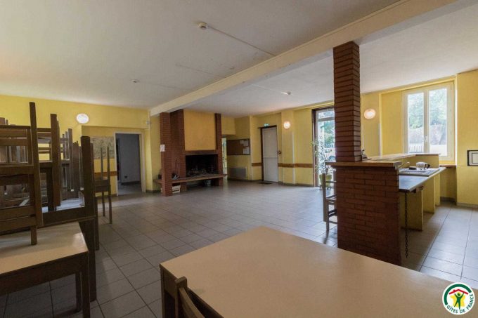 31G400525-e76c03a0e3af47859451e7f273b31d6a