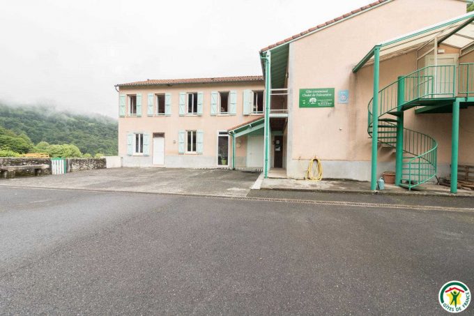 31G400525-fb7beb41e8de44a48c653fe52430c465