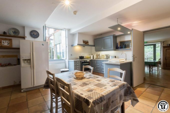 31G400541-21d5d83867914f6a9778a7d4166d471f