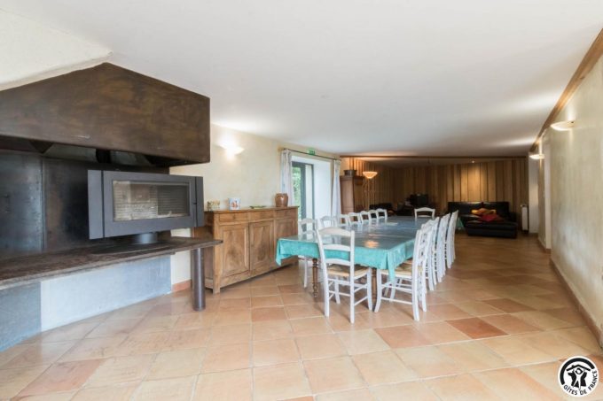 31G400541-8df4ffa58afd49c69f65db1866516fbb