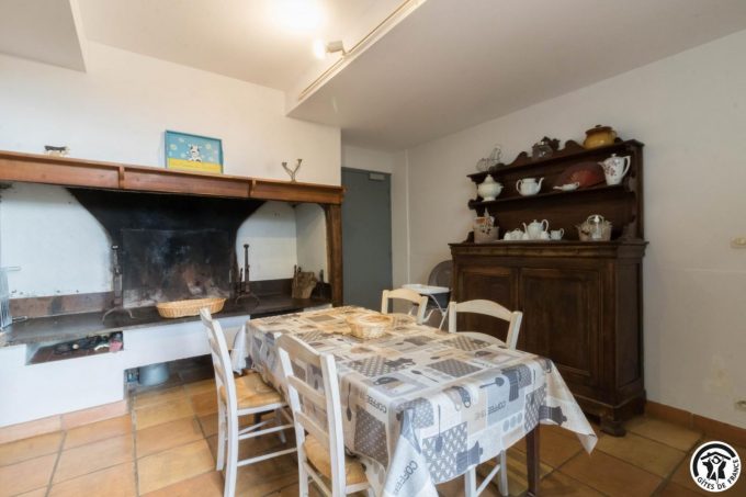 31G400541-e74b73a6a63f419abcc4d379a0613e45