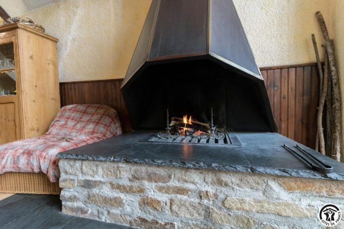 31G400647-68f66445813d4a799f40f42aa0cb72b2