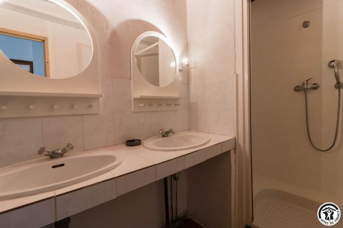 31G400647-c8d0962685e349169cfe8475819d92a8