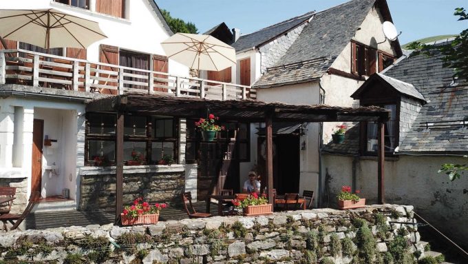 31G400647-cc5d8baf7f9c4d25a666a173dd048539