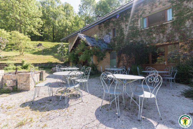 31G400762-270f140fe3f74abe9dad61833bac2e64