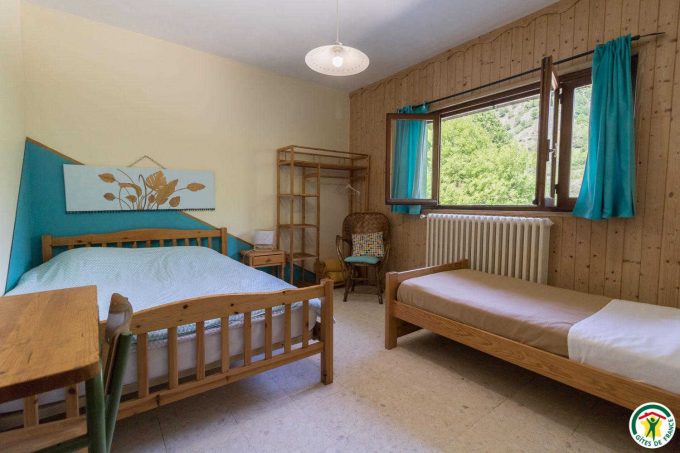 31G400762-50b04344f3a843218098100346572e1e