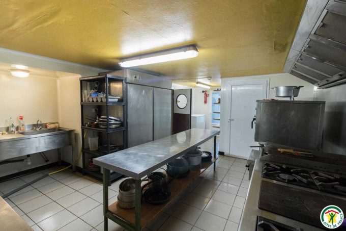 31G400762-6807e661a62e4021b59840f4ad4aa893