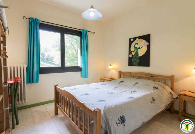 31G400762-8fa08d990f6a4b72b6724f1985080159