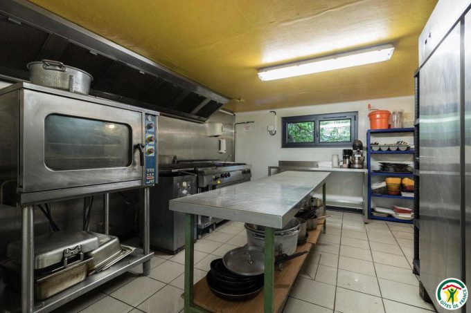 31G400762-c062054f48e64aaba013e0b955000ede