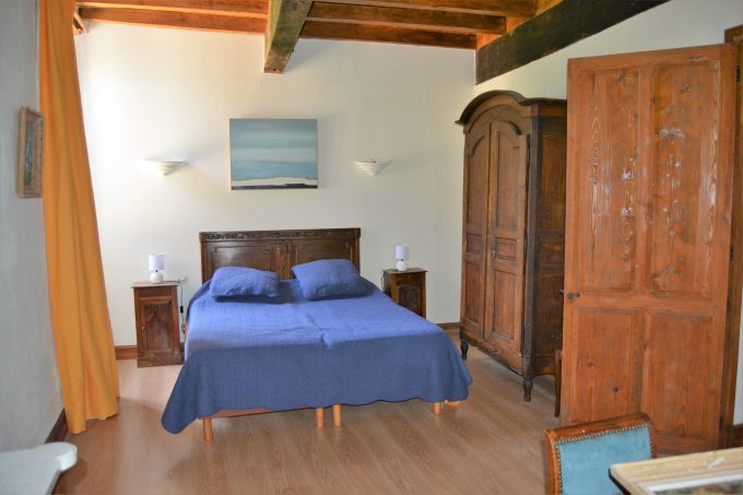 Chateau-de-Labroquere-Chambre-bleue–parentale-160-3-lits–Saint-Andre-CommingesPyrenees-5