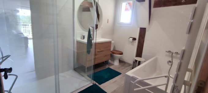 Chez-Mamine-Boulogne-sur-Gesse-Salle-d-eau-Comminges-Pyrenees