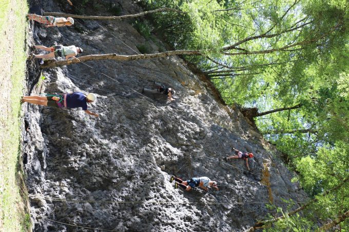 Falaise-Escalade–Regades—-Comminges-Pyrenees