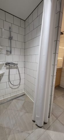 L-Appart-du-Logis-du-Lievre—Douche—Saint-Ignan-Comminges-Pyrenees