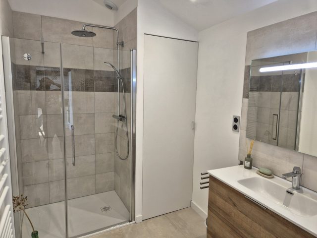 Maison-Lacoste—salle-d-eau—Nizan-Gesse-Comminges-Pyrenees