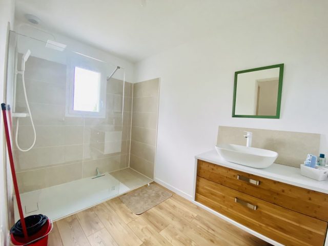 Maison-neuve-Salle-d-eau-Samouillan-Comminges-Pyrenees