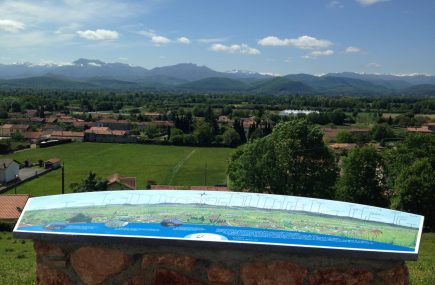 MESA DE ORIENTACIÓN DE VILLENEUVE DE RIVIÈRE