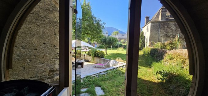 chambres-hotes-les-echappees-belles-exterieur-antignac-pyrenees31–5-