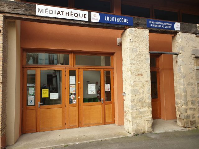 entree-mediatheque-et-ludotheque-2